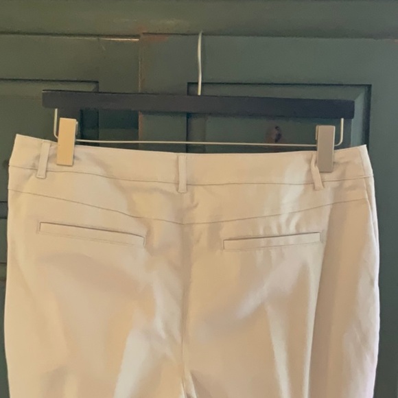 NWOT Light Gray Chicos So Sliming Crops size 2.5 - Picture 3 of 9
